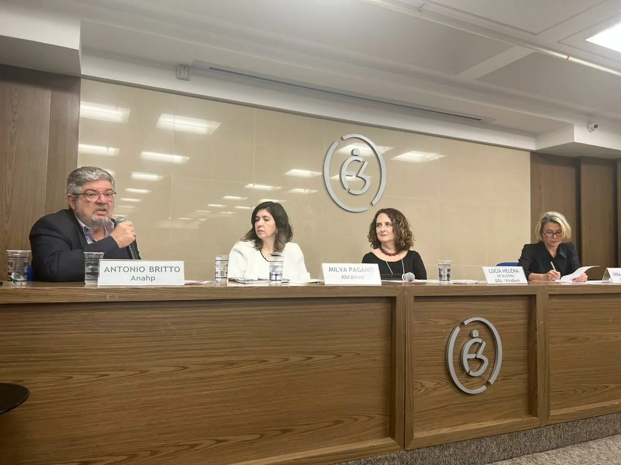 Fraudes na saúde em debate