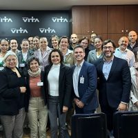 Coordenadores de Relacionamento Associativo e Relacionamento e Estratégia da Anahp com equipe dos hospitais Vita Batel e Vita Curitiba